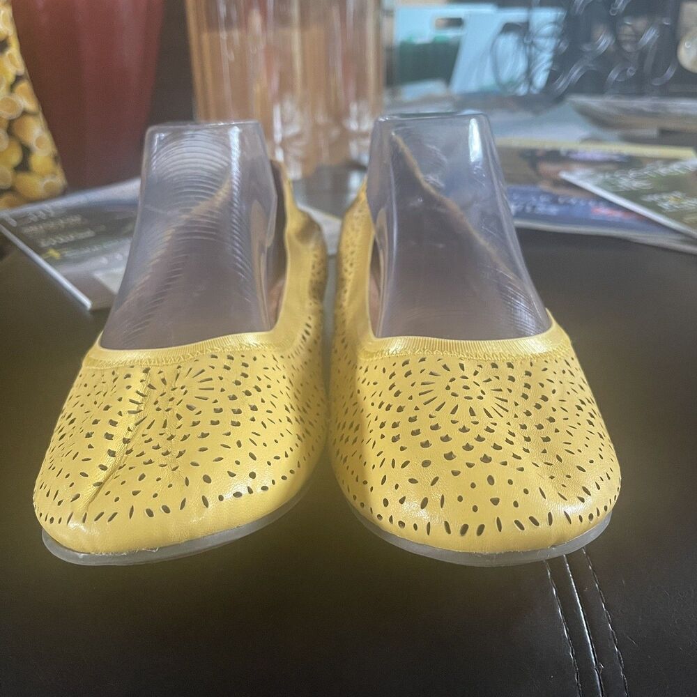 Vionic Robyn Womens Size 12 Soft Perforated Leather Ballet Flats Laser Cut - Picture 3 of 16